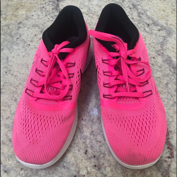 hot pink nike women's sneakers